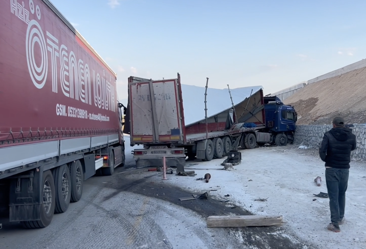 Kaçış rampasına giren Konya plakalı TIR faciaya yol açtı 14